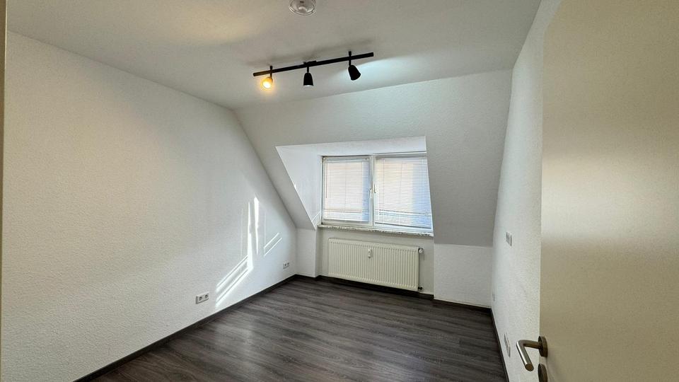 Dachgeschoßwohnung Krefeld Benrad - 2 Zimmer, 60 m&sup2;, 750&euro; | Angebot:26536681