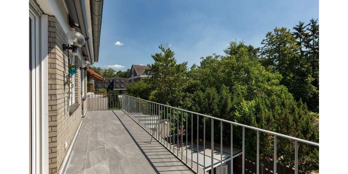 Einfamilienhaus Düsseldorf Lörick - 9 Zimmer, 178 m&sup2;, 1.200.000&euro; | Angebot:25799861