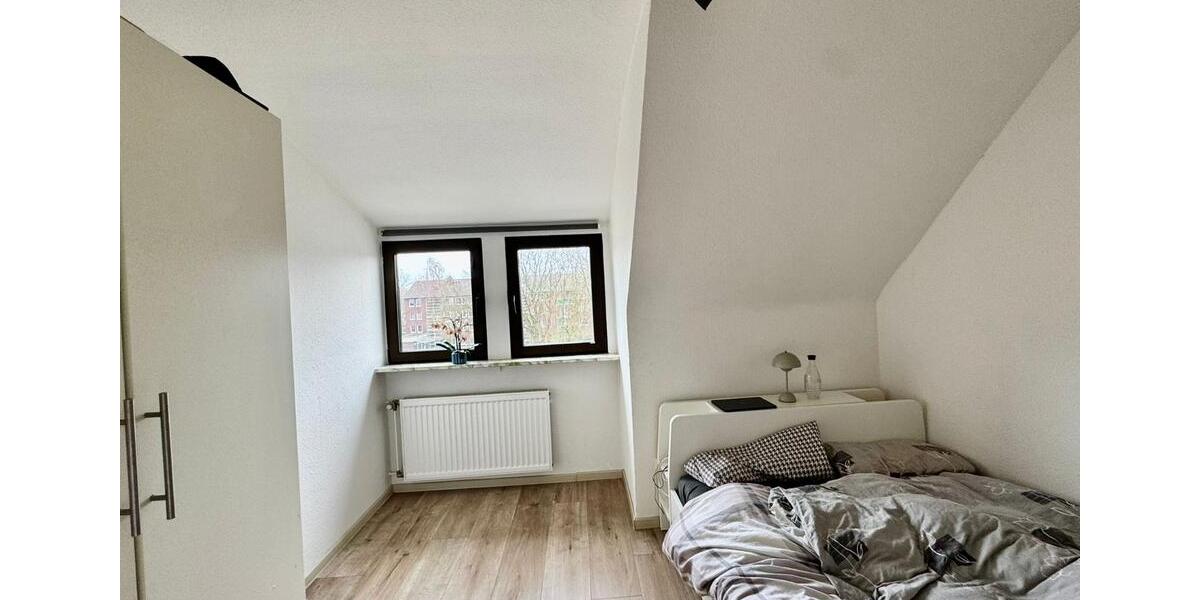 Dachgeschoßwohnung Neuss Furth-Mitte - 2 Zimmer, 48 m&sup2;, 650&euro; | Angebot:25934356