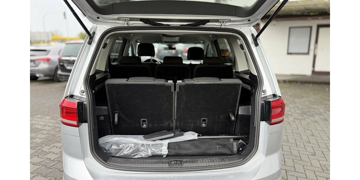 VW Touran 1.Hd / Automatik / AHK / 7 Sitze / Navi 110.000 km 23.490 &euro; Mönchengladbach 41066