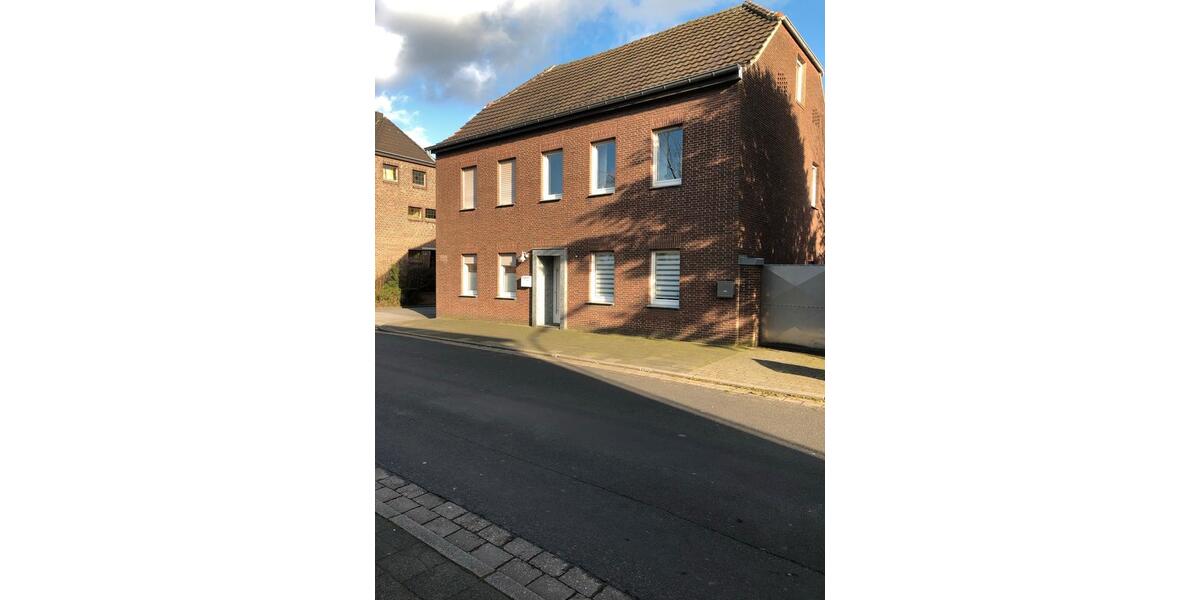 Etagenwohnung Nettetal - 6 Zimmer, 155 m&sup2;, 1.150&euro; | Angebot:25944947