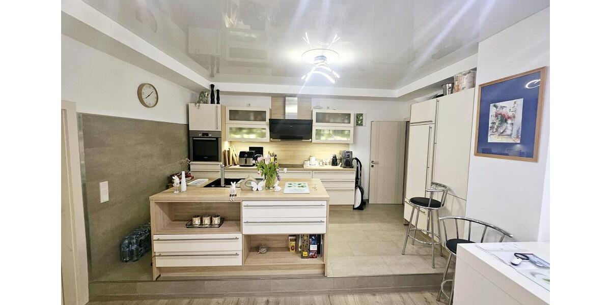 Etagenwohnung Mönchengladbach Süd - 2 Zimmer, 132 m&sup2;, 199.000&euro; | Angebot:25043820