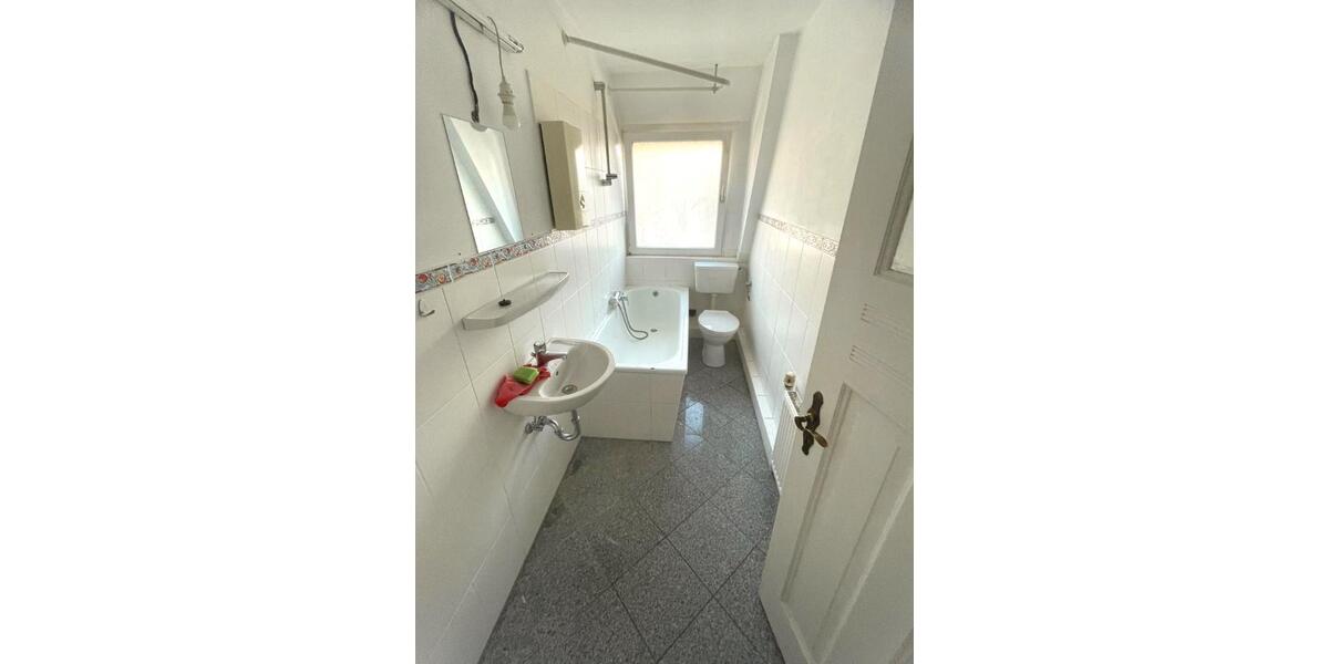 Dachgeschoßwohnung Krefeld Dießem - 3 Zimmer, 68 m&sup2;, 680&euro; | Angebot:25570036