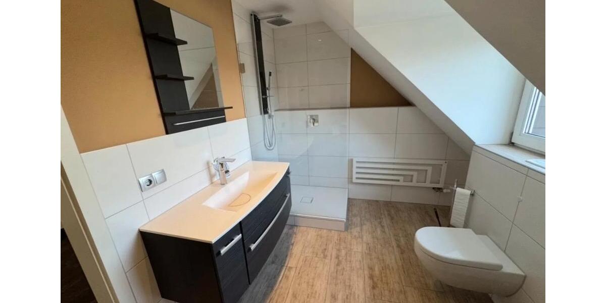 Dachgeschoßwohnung Mönchengladbach Nord - 3 Zimmer, 170 m&sup2;, 189.000&euro; | Angebot:26877060