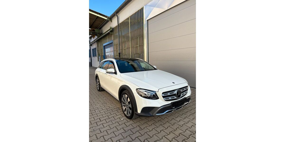 Mercedes-Benz E 220 90.032 km 27.890 &euro; Düsseldorf 40231