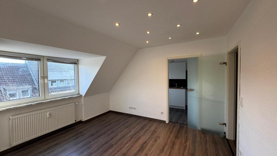 Dachgeschoßwohnung Krefeld Benrad - 2 Zimmer, 60 m&sup2;, 725&euro; | Angebot:26030039