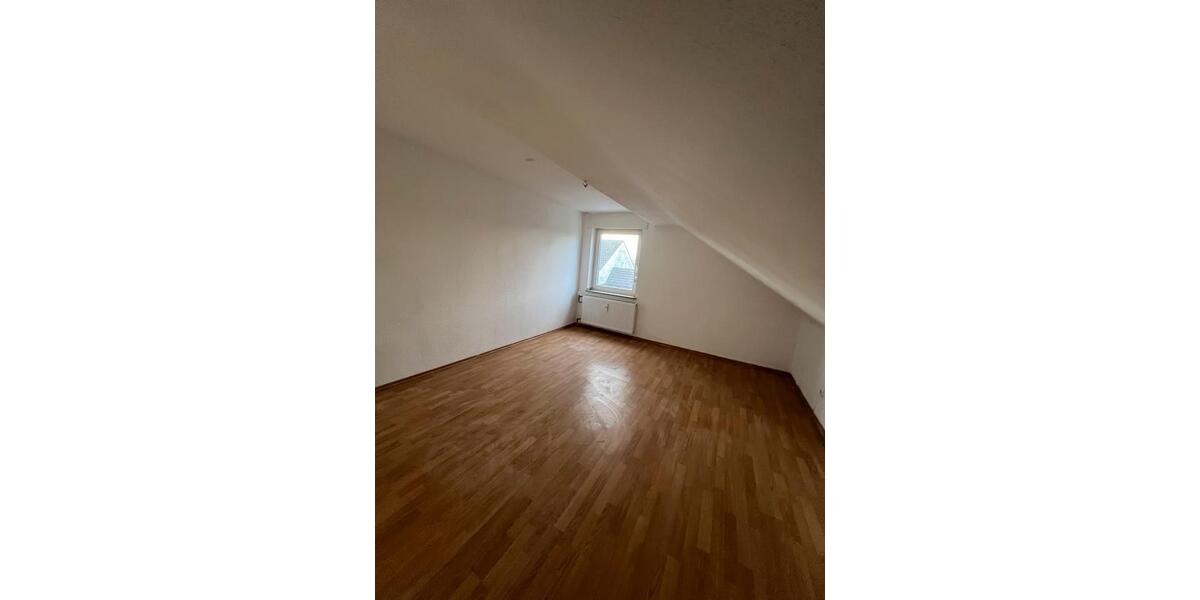 Dachgeschoßwohnung Grevenbroich - 5 Zimmer, 95 m&sup2;, 1.012&euro; | Angebot:26636782