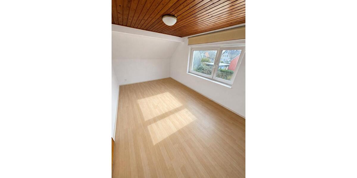 Erdgeschoßwohnung Kaarst - 7 Zimmer, 180 m&sup2;, 1.900&euro; | Angebot:26548422