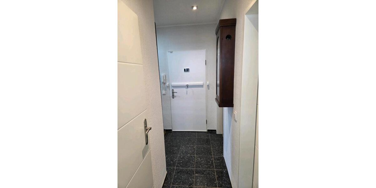 Dachgeschoßwohnung Krefeld Cracau - 3 Zimmer, 85 m&sup2;, 140.000&euro; | Angebot:26084764