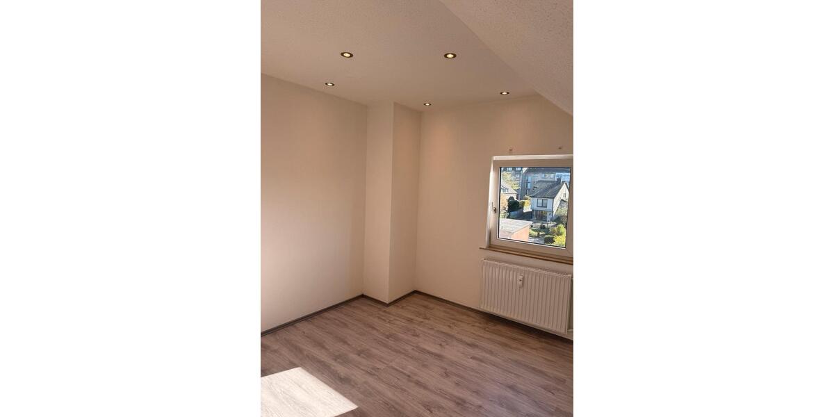 Dachgeschoßwohnung Krefeld - 2 Zimmer, 65 m&sup2;, 700&euro; | Angebot:25994299