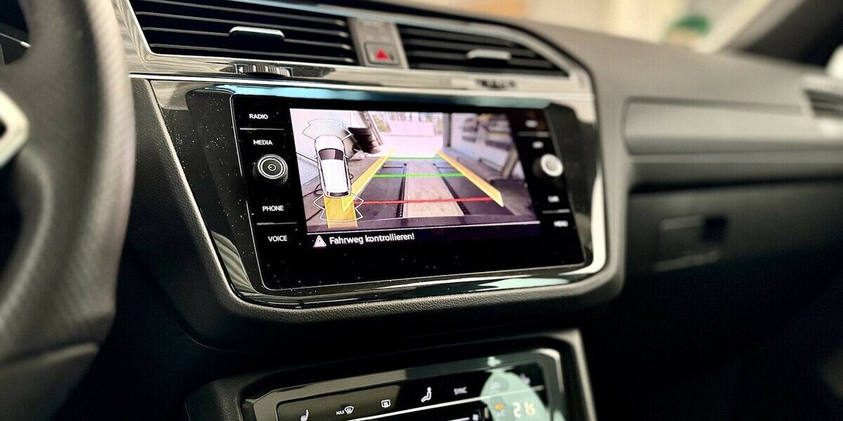 VW Tiguan R-Line / Pano / Kamera / KeylessGO 29.000 km 40.990 &euro; Mönchengladbach 41066