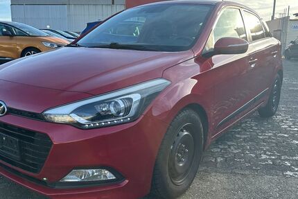 Hyundai i20 77.000 km 8.990 &euro; Neuss 41469