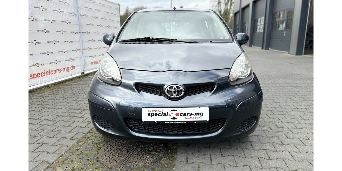 Toyota Aygo Basis / Klima / Elektr. FH / MP3 Player 95.000 km 2.890 &euro; Mönchengladbach 41066