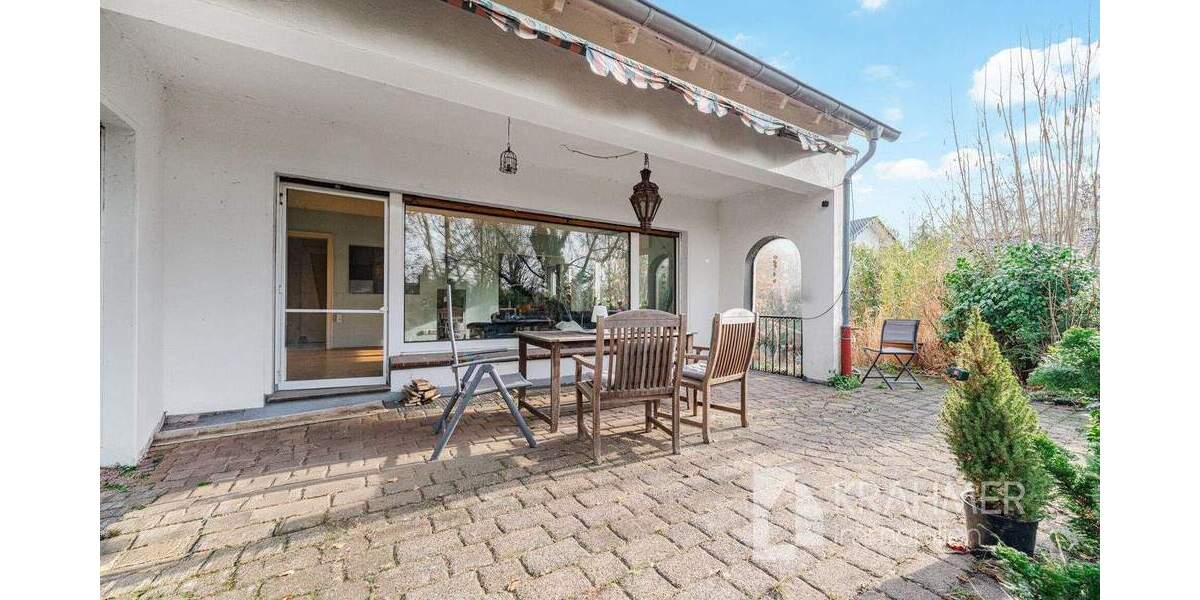 Einfamilienhaus Moers Kapellen-Mitte - 9 Zimmer, 181 m&sup2;, 649.000&euro; | Angebot:25684258