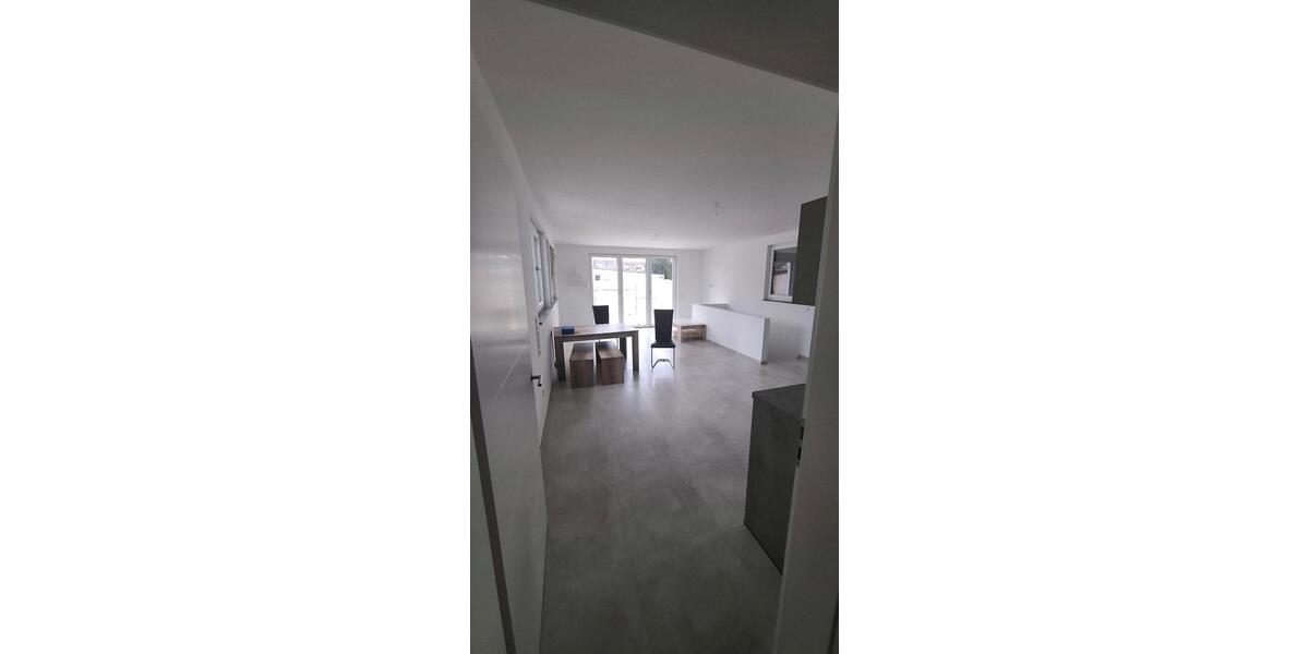 Etagenwohnung Grevenbroich Neuenhausen - 3.5 Zimmer, 87 m&sup2;, 1.750&euro; | Angebot:25418927