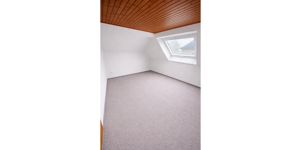 Erdgeschoßwohnung Kaarst - 7 Zimmer, 180 m&sup2;, 1.900&euro; | Angebot:26548422