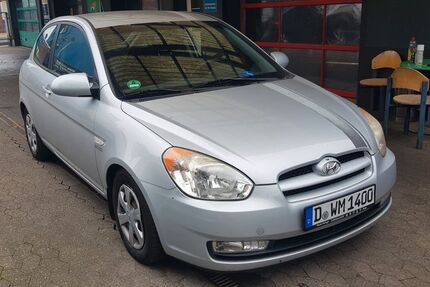Hyundai Accent 110.000 km 2.799 &euro; Düsseldorf 40231