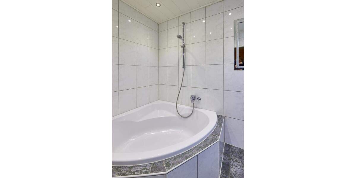 Mehrfamilienhaus, Wohnhaus Krefeld Hüls - 6 Zimmer, 200 m&sup2;, 530.000&euro; | Angebot:25820882