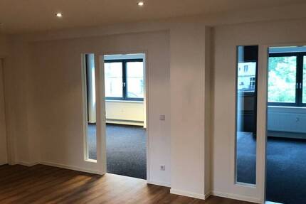 Gewerbeobjekt Düsseldorf Stadtmitte - 4 Zimmer, 125 m&sup2;, 2.500&euro; | Angebot:25738805