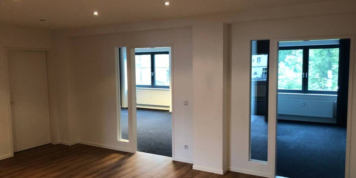 Gewerbeobjekt Düsseldorf Stadtmitte - 4 Zimmer, 125 m&sup2;, 2.500&euro; | Angebot:25738805