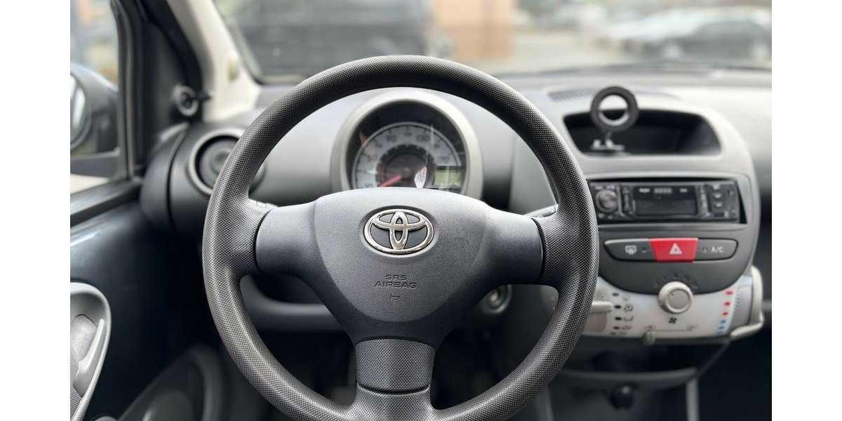 Toyota Aygo Basis / Klima / Elektr. FH / MP3 Player 95.000 km 2.890 &euro; Mönchengladbach 41066