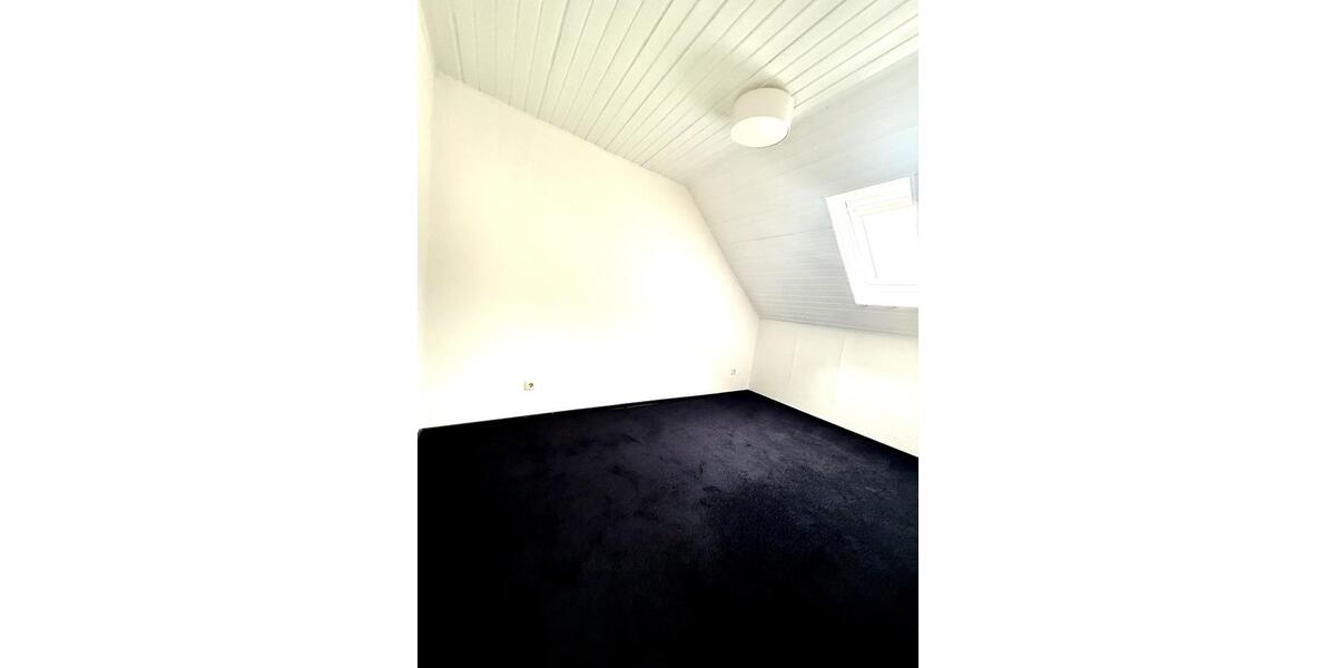 Dachgeschoßwohnung Krefeld - 3 Zimmer, 61 m&sup2;, 890&euro; | Angebot:25637296