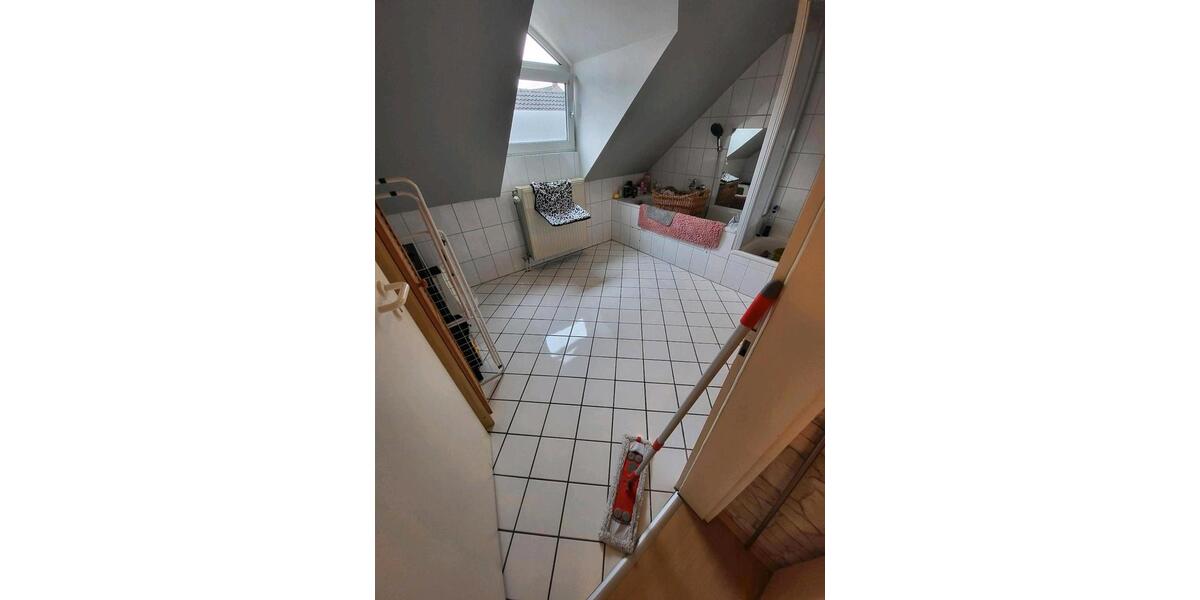 Dachgeschoßwohnung Krefeld Hüls - 2 Zimmer, 58 m&sup2;, 613&euro; | Angebot:26036366