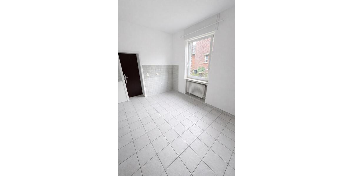 Erdgeschoßwohnung Kaarst - 7 Zimmer, 180 m&sup2;, 1.900&euro; | Angebot:26548422
