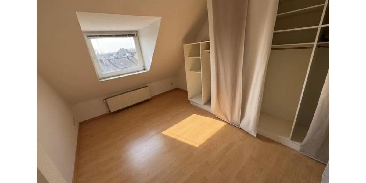Dachgeschoßwohnung Mönchengladbach Nord - 3 Zimmer, 140 m&sup2;, 198.000&euro; | Angebot:26655393