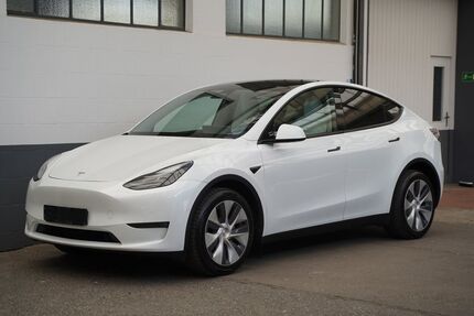 Tesla Model Y 89.401 km 32.550 &euro; Mönchengladbach 41236