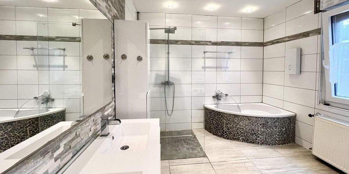 Mehrfamilienhaus, Wohnhaus Krefeld Uerdingen - 6 Zimmer, 145 m&sup2;, 259.000&euro; | Angebot:25692546