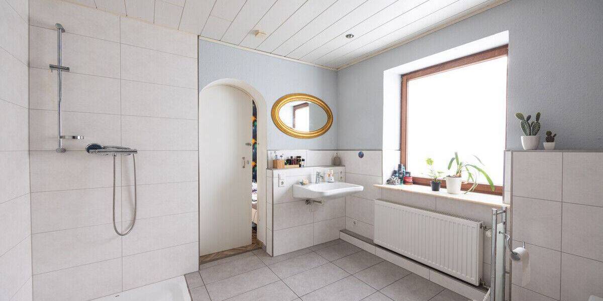 Reihenmittelhaus Krefeld Stadtmitte - 5 Zimmer, 132 m&sup2;, 295.000&euro; | Angebot:26798740