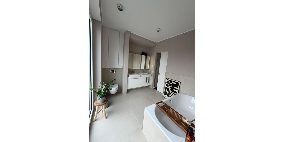 Etagenwohnung Mönchengladbach Nord - 3 Zimmer, 112 m&sup2;, 1.990&euro; | Angebot:25880062