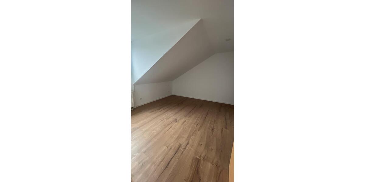 Dachgeschoßwohnung Mönchengladbach Ost - 2 Zimmer, 65 m&sup2;, 900&euro; | Angebot:25903163