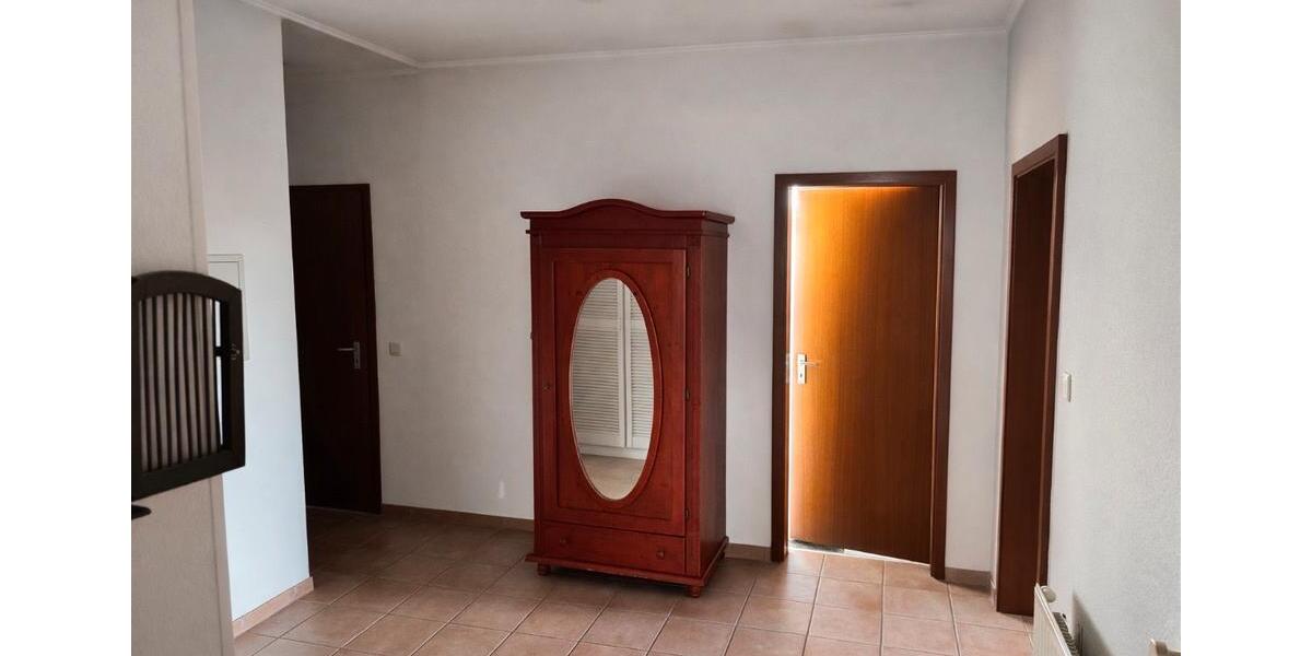 Dachgeschoßwohnung Mönchengladbach Süd - 3.5 Zimmer, 85 m&sup2;, 1.225&euro; | Angebot:25931861