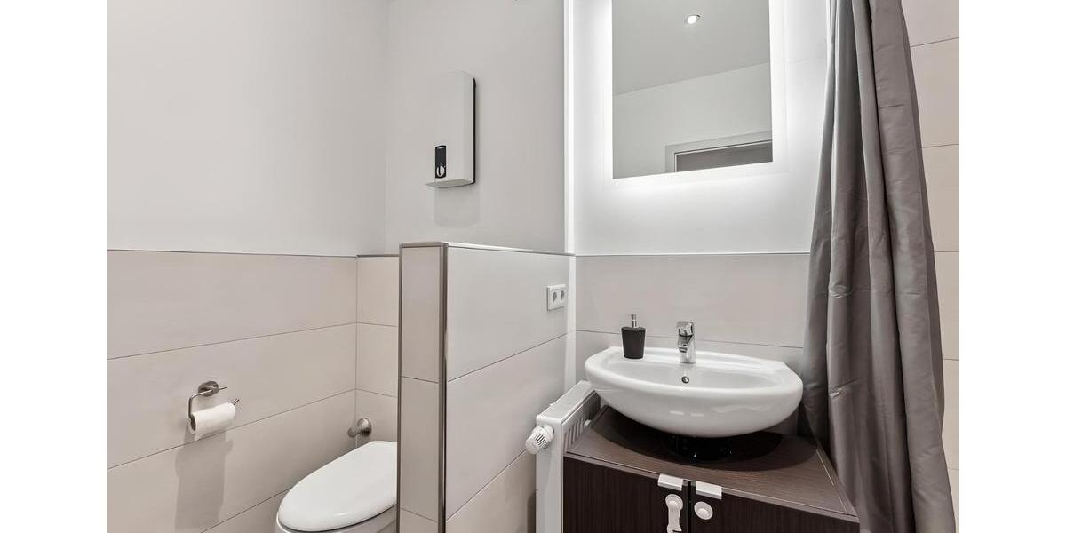 Dachgeschoßwohnung Düsseldorf Stadtbezirk 6 - 2.5 Zimmer, 64 m&sup2;, 1.500&euro; | Angebot:26003661