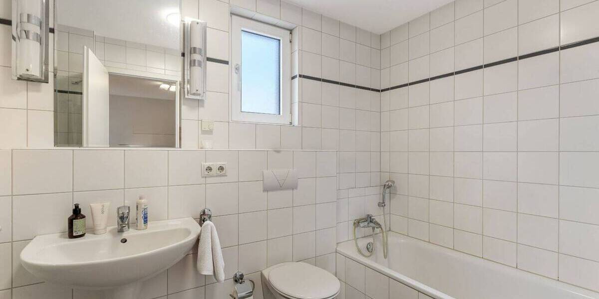 Etagenwohnung Düsseldorf Bilk - 2 Zimmer, 63 m&sup2;, 355.000&euro; | Angebot:26065138