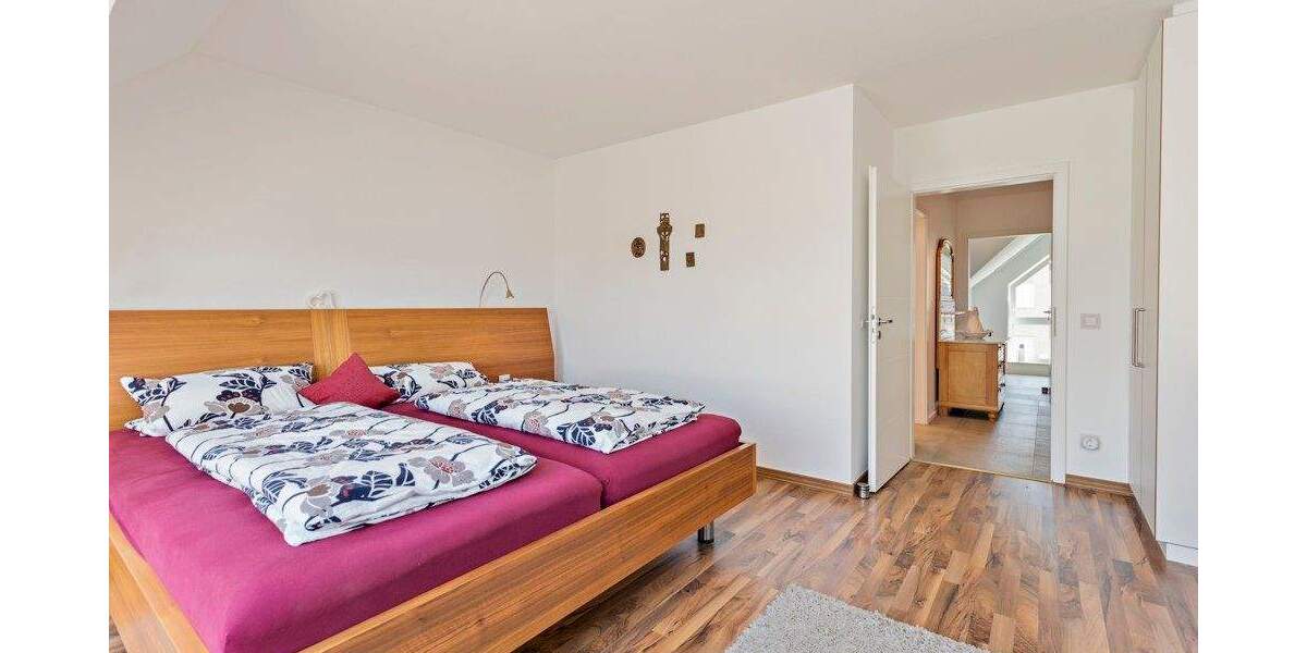 Reihenmittelhaus Düsseldorf Wittlaer - 4 Zimmer, 125 m&sup2;, 2.500&euro; | Angebot:25687751