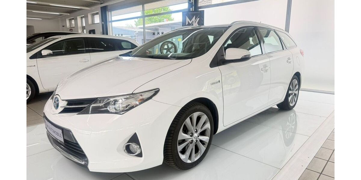 Toyota Auris 121.142 km 11.900 &euro; Grevenbroich 41515
