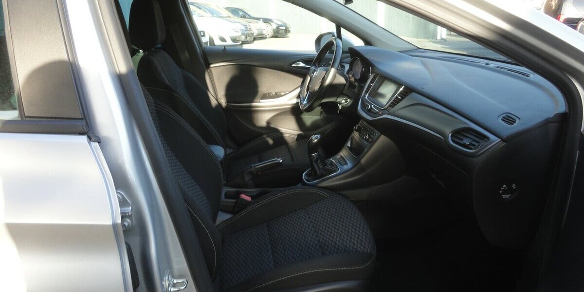 Opel Astra Edition 1,4 Klimatr. PDC V+H Allwetter Shz 90.000 km 8.990 &euro; Neuss 41462