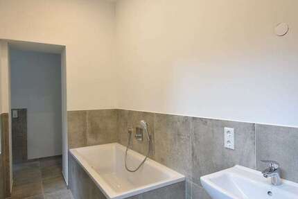 Wohnung Düsseldorf Heerdt - 2 Zimmer, 75 m&sup2;, 1.450&euro; | Angebot:22639209