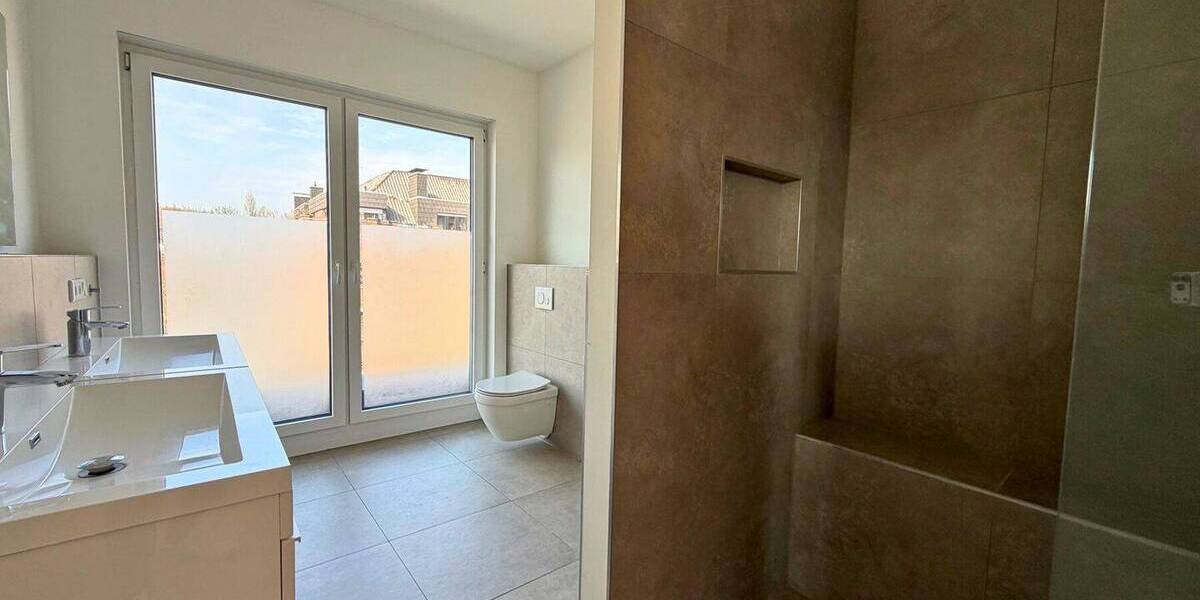 Etagenwohnung Mönchengladbach Rheydt-West - 4 Zimmer, 1 m&sup2;, 4.375.000&euro; | Angebot:26053396