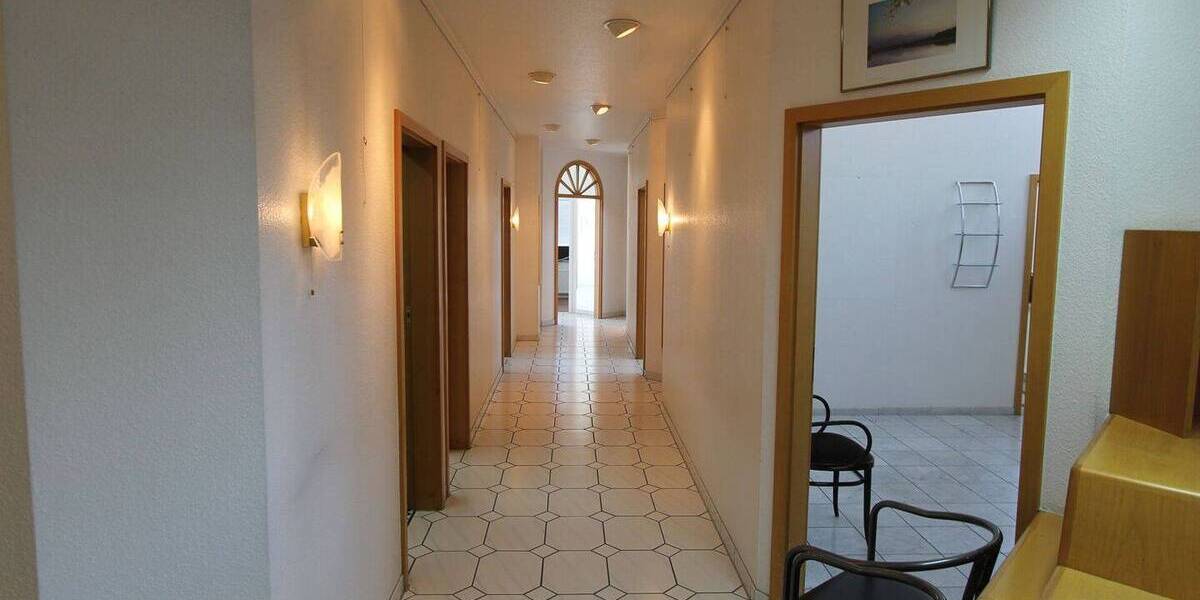 Gewerbeobjekt Krefeld Stadtmitte - 9 Zimmer, 187 m&sup2;, 1.300&euro; | Angebot:25997649