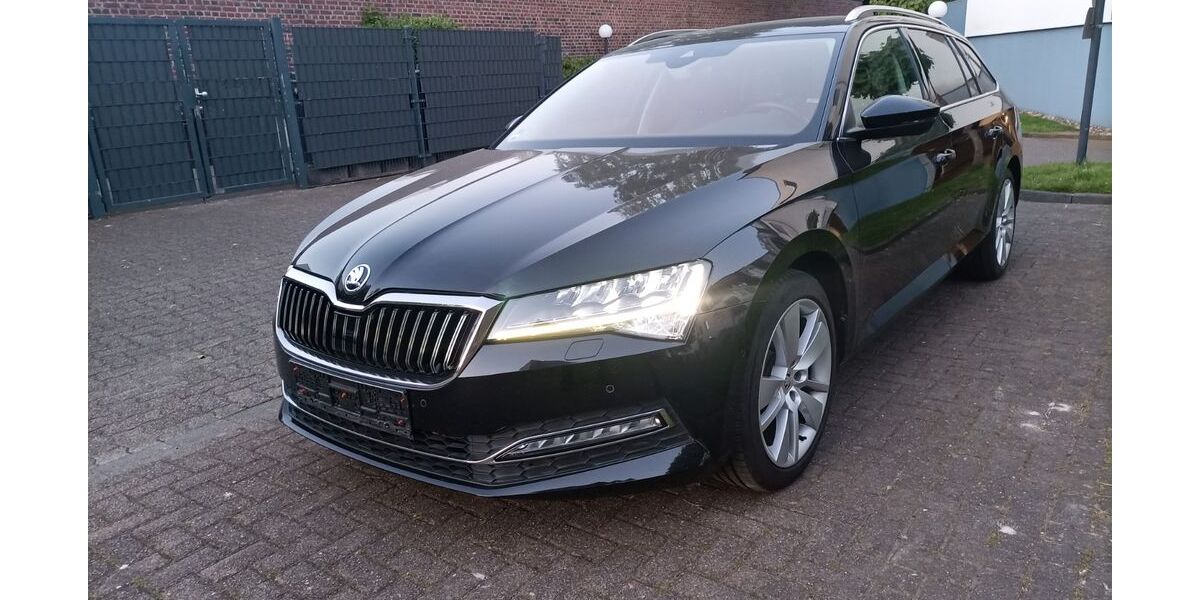 Skoda Superb 73.000 km 19.300 &euro; Düsseldorf 40589