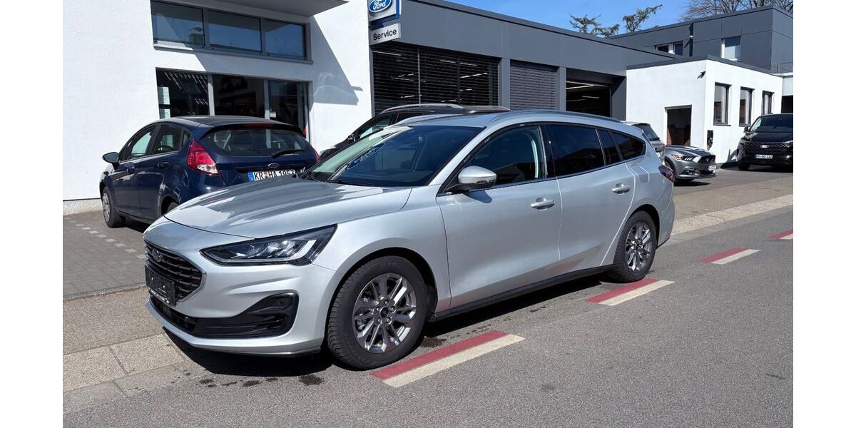 Ford Focus 29.000 km 23.390 &euro; Krefeld 47839