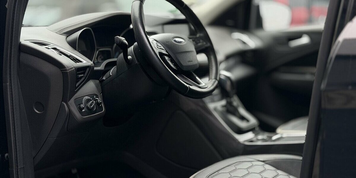 Ford Kuga Vignale / Panorama / Kamera / Keyless GO 34.000 km 22.490 &euro; Mönchengladbach 41066