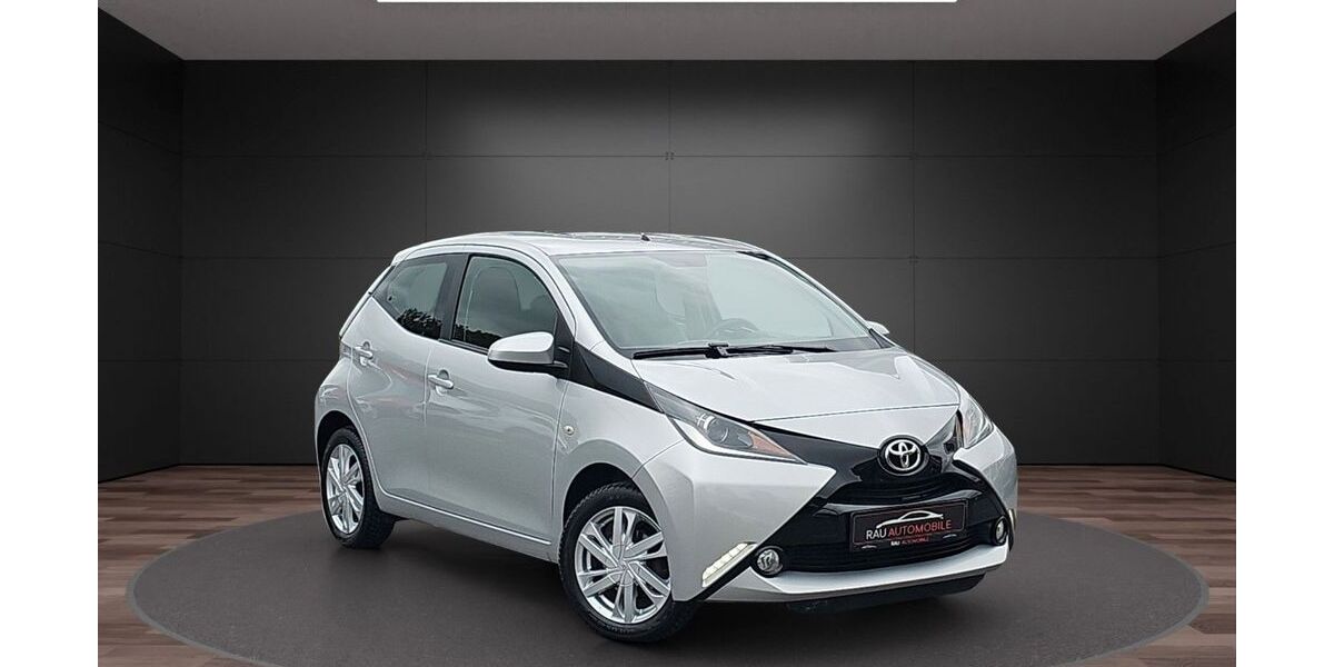 Toyota Aygo (X) 99.450 km 7.190 &euro; Viersen 41749