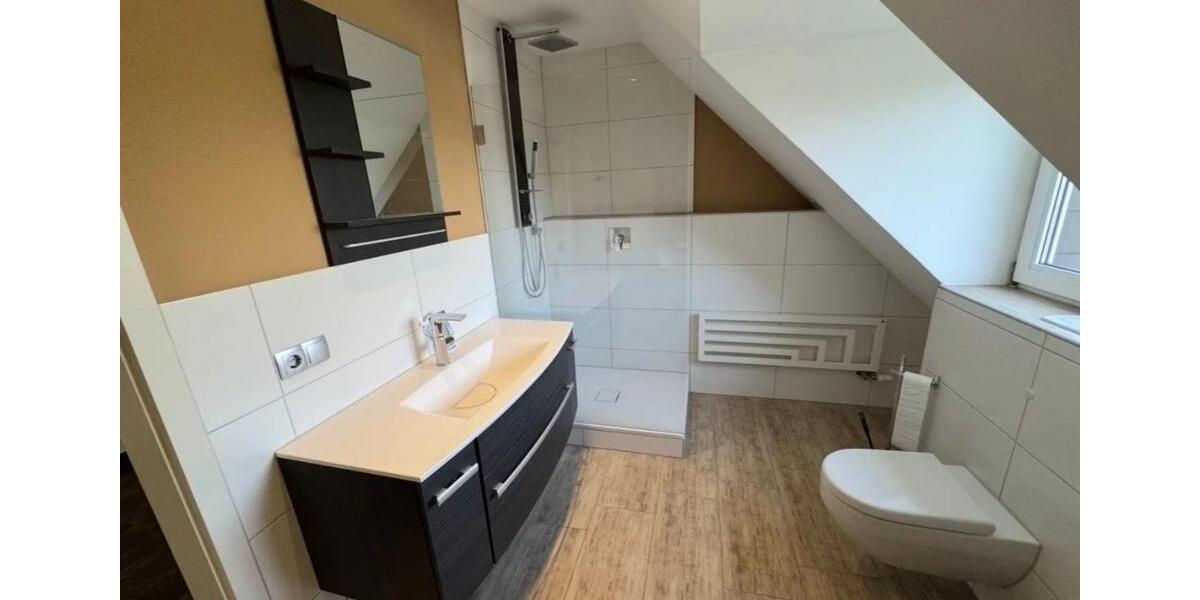 Dachgeschoßwohnung Mönchengladbach Nord - 3 Zimmer, 140 m&sup2;, 198.000&euro; | Angebot:26655393