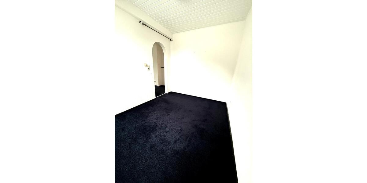 Dachgeschoßwohnung Krefeld - 3 Zimmer, 61 m&sup2;, 890&euro; | Angebot:25637296