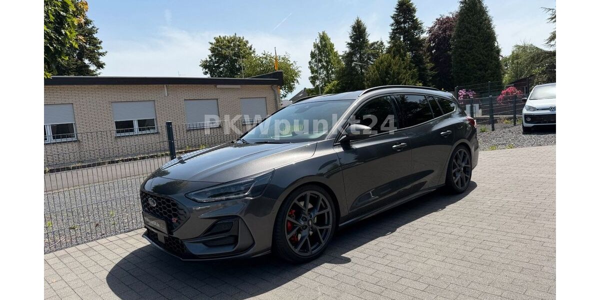 Ford Focus 23.973 km 33.890 &euro; Wegberg 41844
